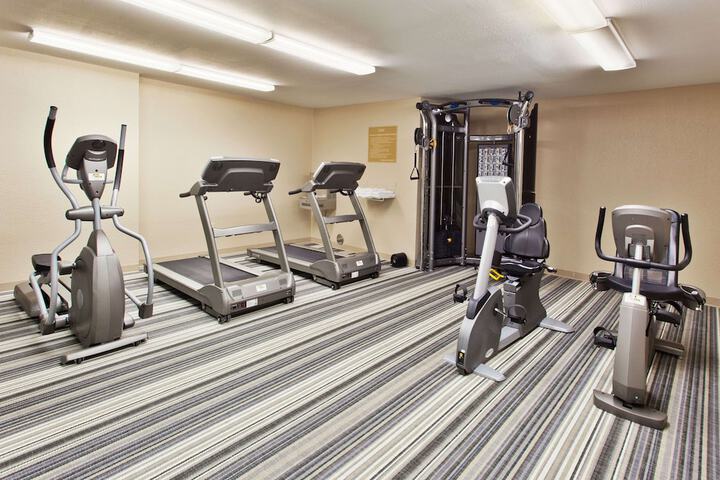 Sonesta Simply Suites Cleveland North Olmsted Airport