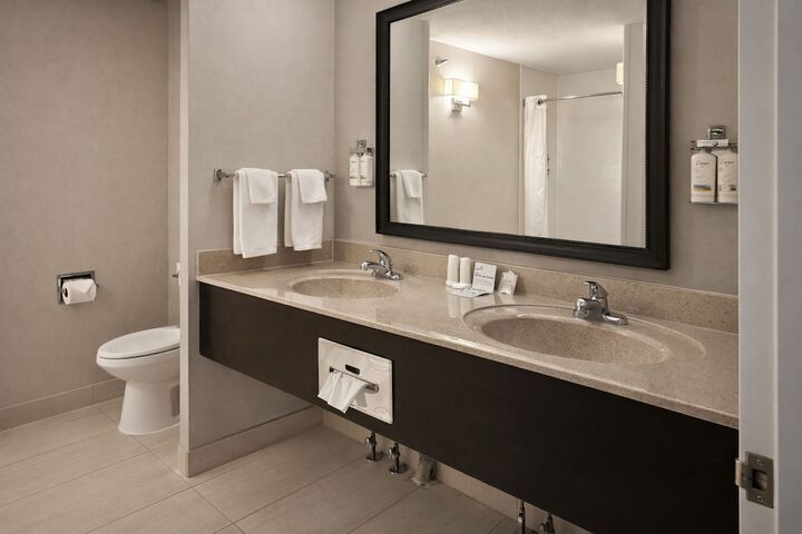Holiday Inn Express & Suites Winner by IHG