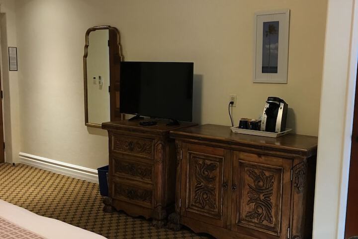 Room 93 of 221
