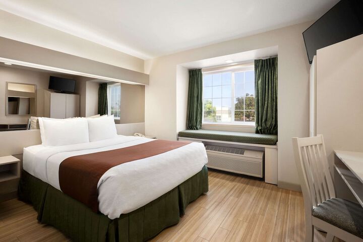 Room 33 of 41