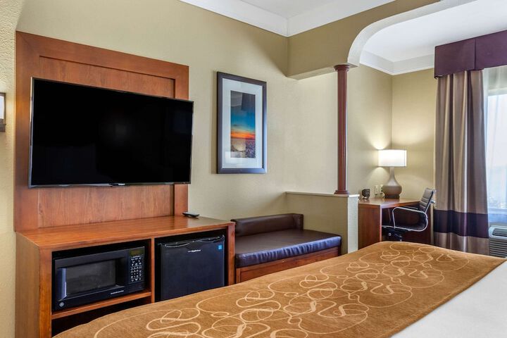Comfort Suites Plainview