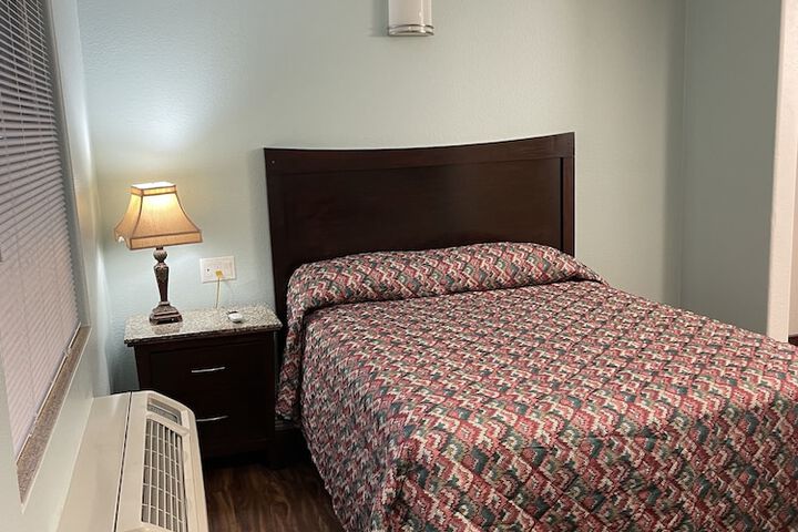 Room 8 of 10