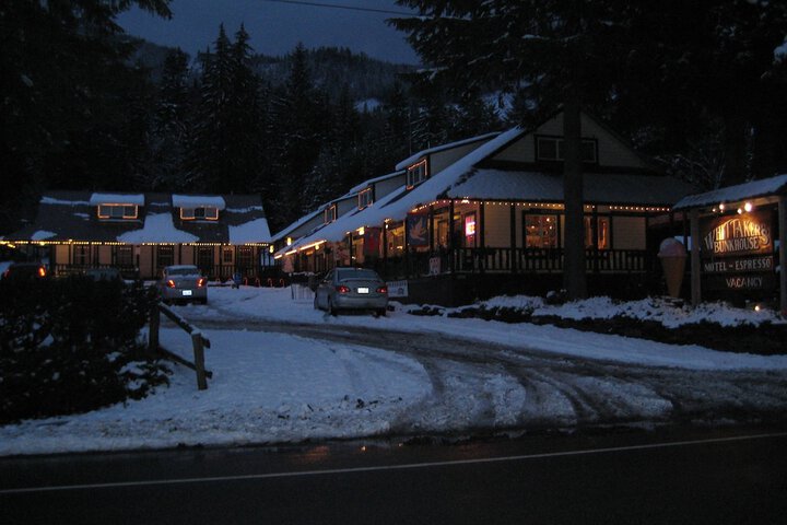 Whittakers Motel & Historic Bunkhouse