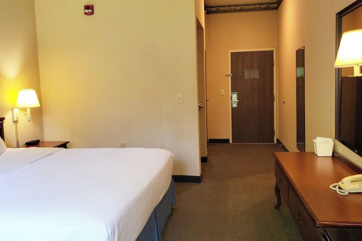 Room 15 of 32