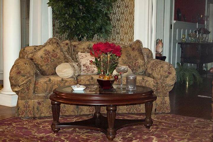 The Albanus Phillips Inn