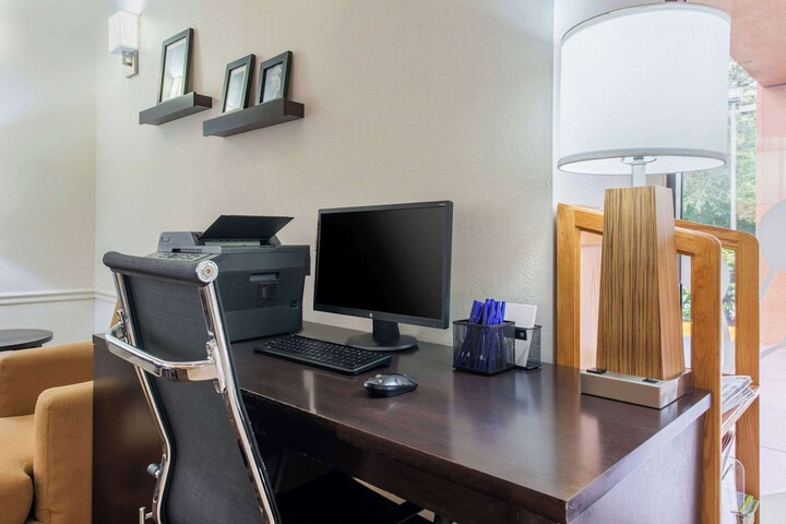 Business Center 41 of 41