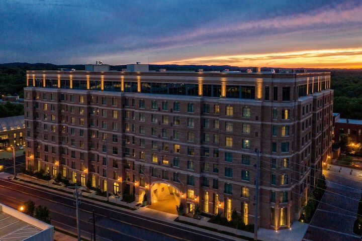 Hotel 5 of 50