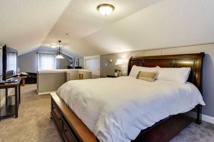 Charming Portland Home Walk to Light Rail!