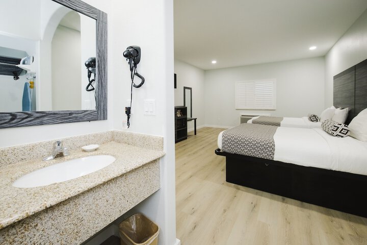 Sapphire Inn and Suites