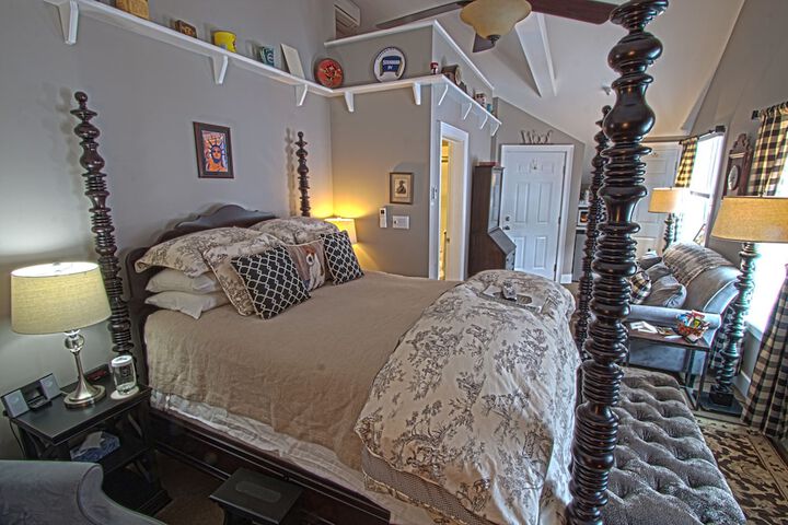 Room 62 of 200