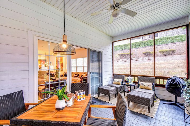 Modern Condo + Golf Course View Near Hiking!