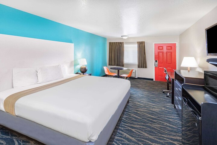 Room 32 of 60