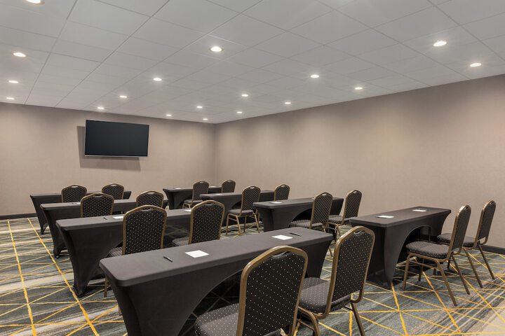 Holiday Inn & Suites Detroit - Troy by IHG