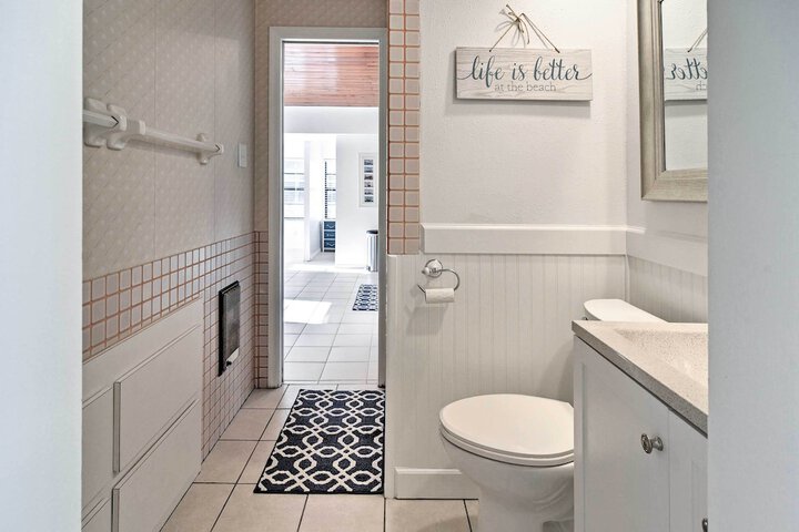 Steps to Beach Cabana: Indian Shores Cottage