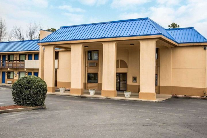 Rodeway Inn & Suites Plymouth Hwy 64