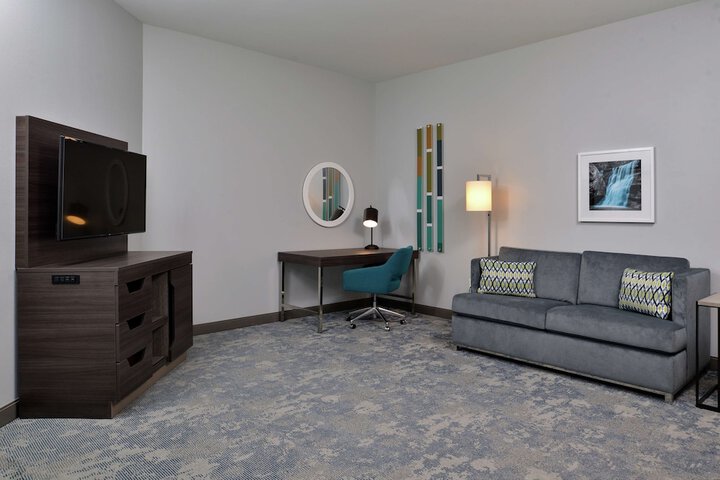 Room 27 of 62