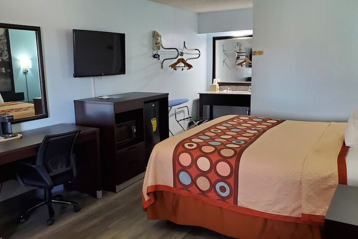 Room 21 of 40
