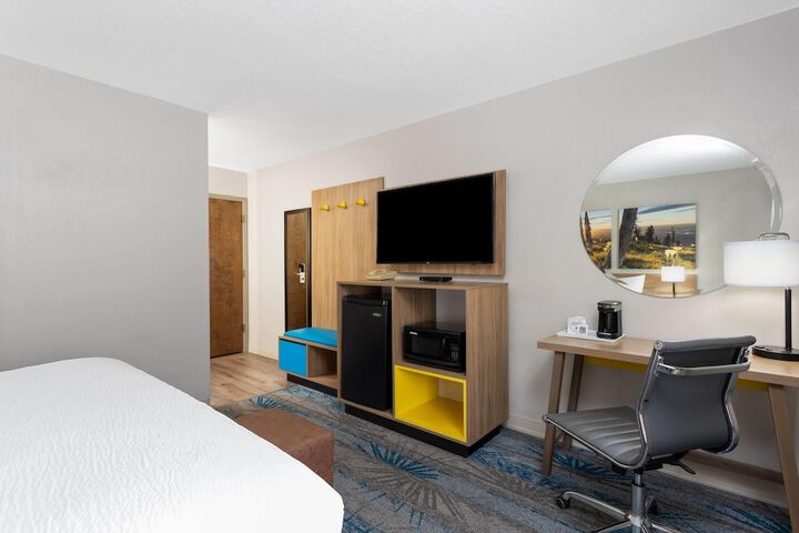 Days Inn and Suites by Wyndham Downtown Missoula-University
