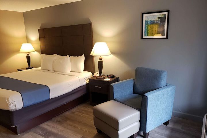 Room 10 of 18