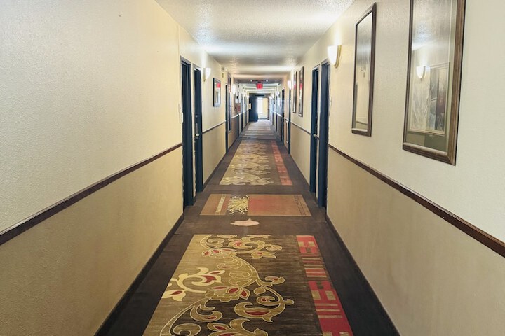 Ballroom/Hall 15 of 16