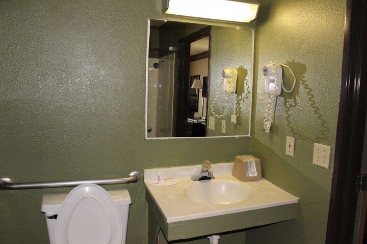 Room 12 of 16
