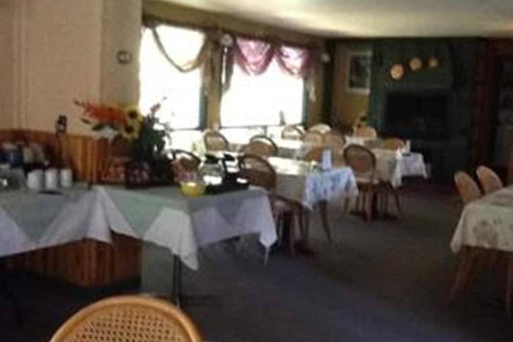 Dining 41 of 45