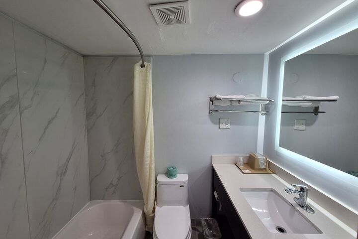 Room 15 of 15