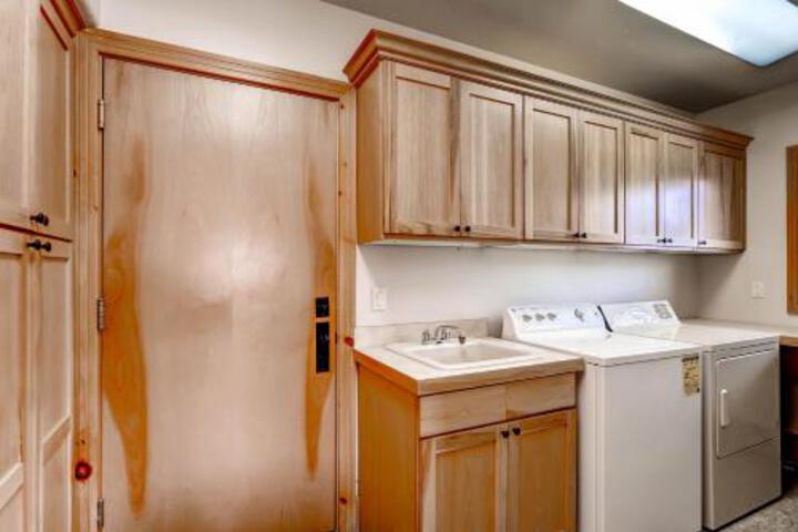 Melville House 3554 RARY