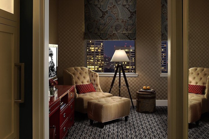 Room 33 of 98
