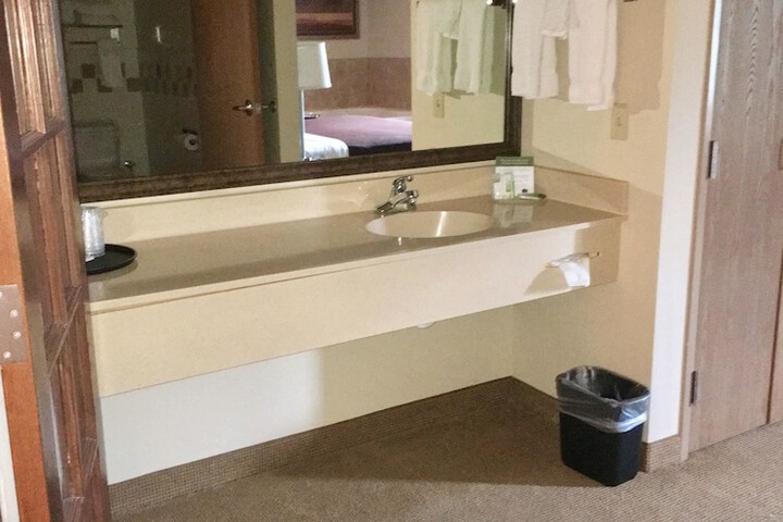 AmericInn by Wyndham Monmouth