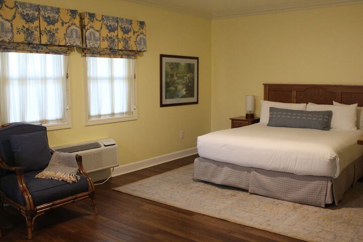 Room 15 of 53