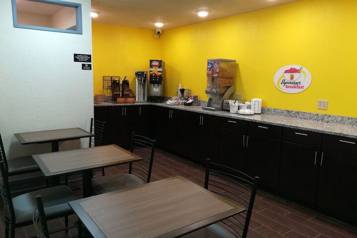 Super 8 by Wyndham Keokuk