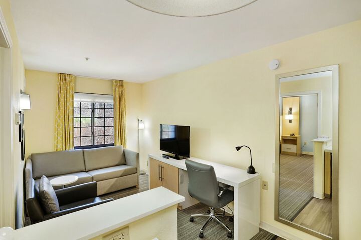 Room 70 of 98