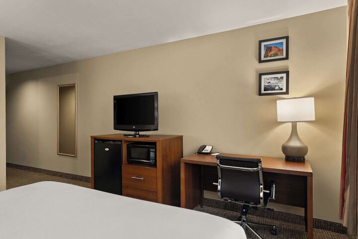 Room 28 of 83