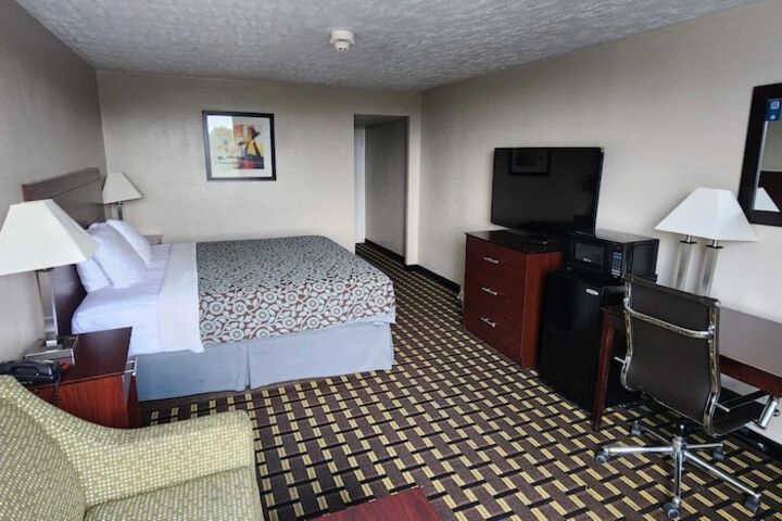 Room 28 of 51