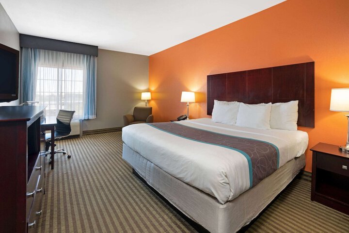 La Quinta Inn & Suites by Wyndham Houston Bush Intl Airpt E