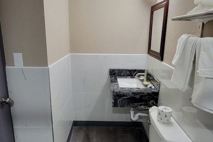 Budget Inn & Suites