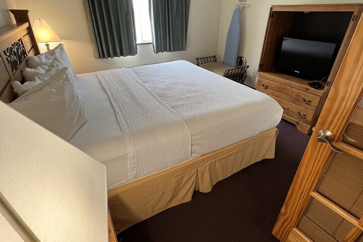 Room 13 of 25