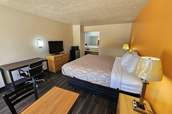Room 6 of 14