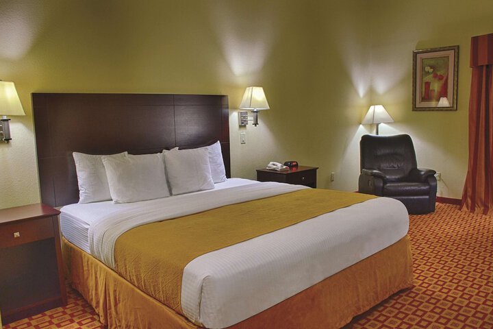 Room 11 of 28