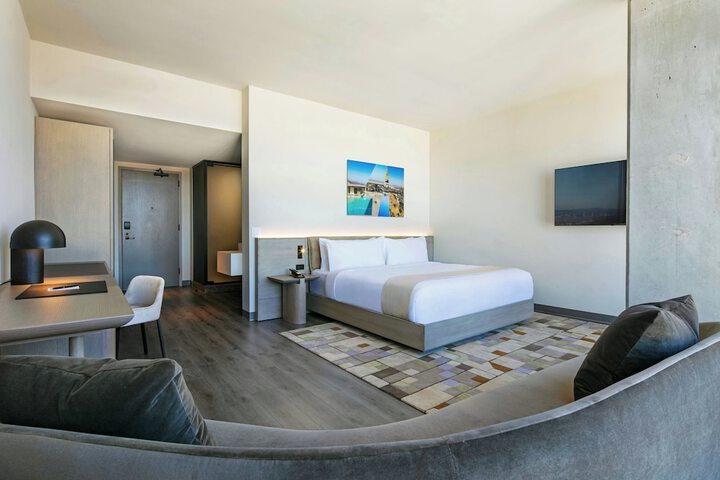 Room 26 of 104