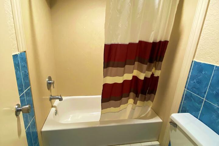 Room 10 of 28
