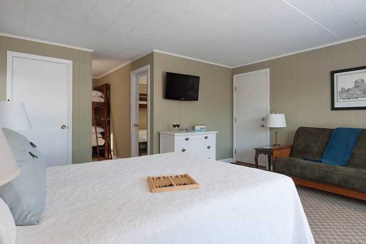Dockside Guest Quarters & Restaurant