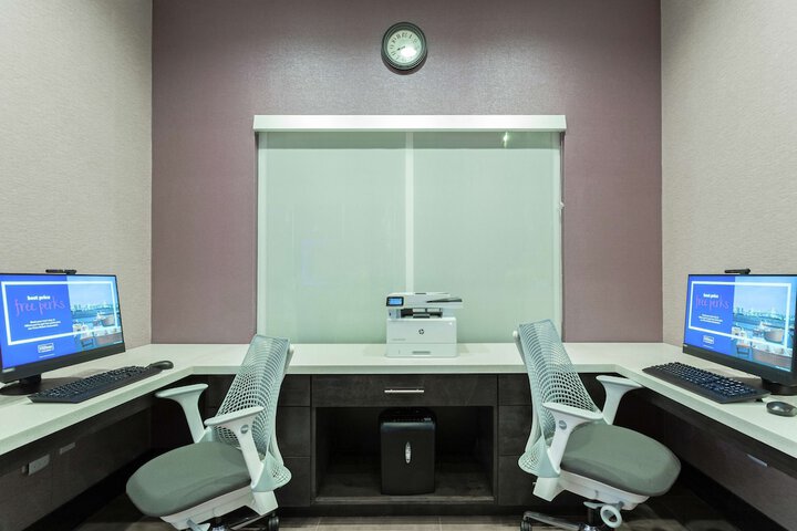 Business Center 40 of 40