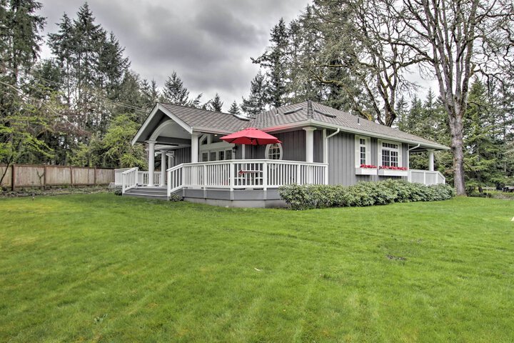 Contemporary Tacoma Cottage w / Deck & Pond!