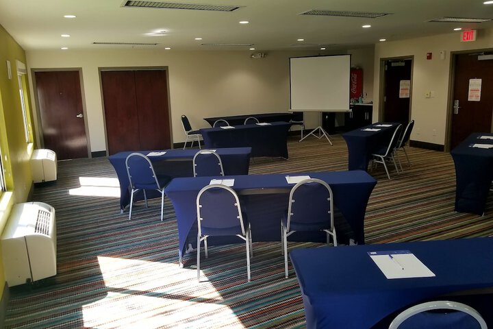 Holiday Inn Express Hotel & Suites Mebane by IHG