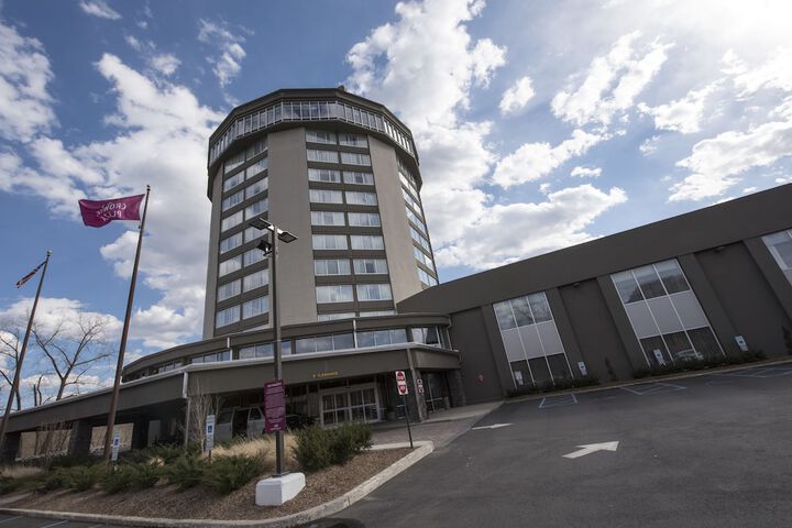 Hotel 8 of 80