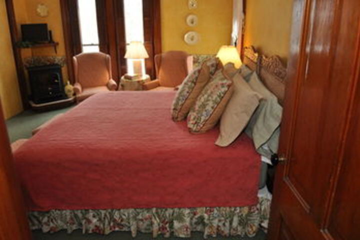White Swan Inn Bed & Breakfast