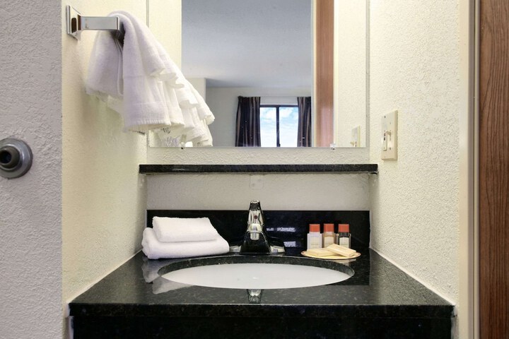 Room 8 of 13