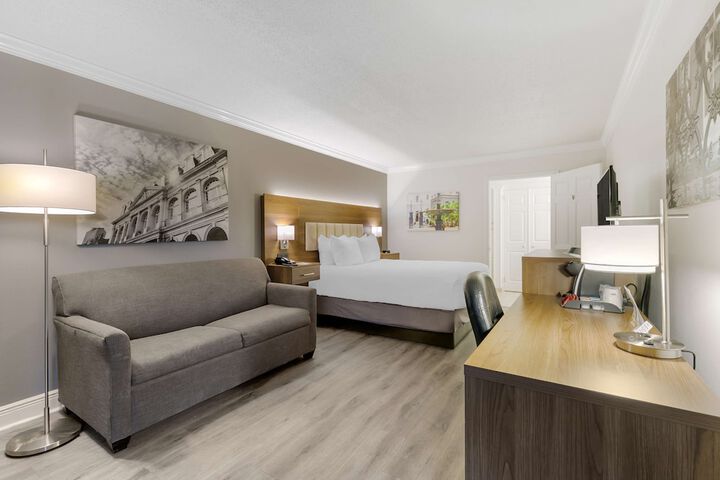 Room 18 of 61